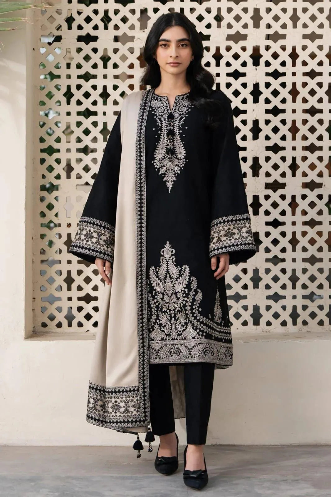 Midnight Elegance Embroidered Black Kaftan Set